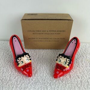 VTG '2005' NOS Betty Boop Red Polka Dot High Heel Shakers with Pink Interiors